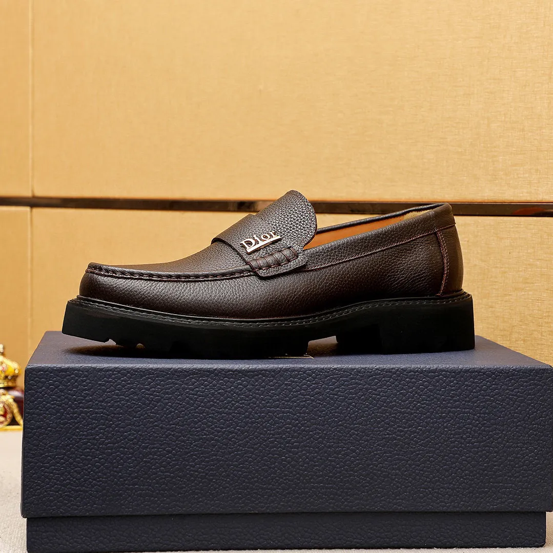 Men's shoes 💰480 💐 Product trademark: Dior "Dior" casual leather shoes Regular size: 39-44 (45🉑️customized) Product materials: Selected Italian imported first-layer pebbled cowhide leather upper + classic hardware buckle, imported water-dyed 🐂 cowhide lining. Strong three-dimensional visual effect, original outsole Color: 3⃣️colors available